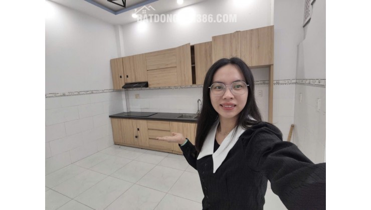 Nhà 3 tầng BTCT sát mặt tiền đường Kênh Tân Hoá, Tân Phú